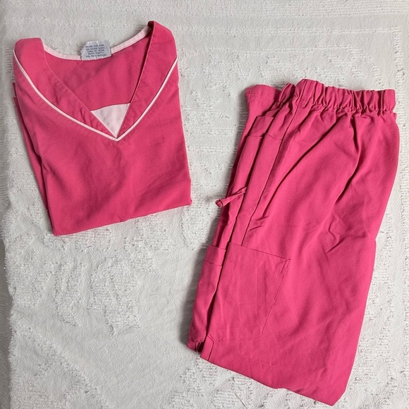 Pink Women's scrub set - Picture 1 of 8